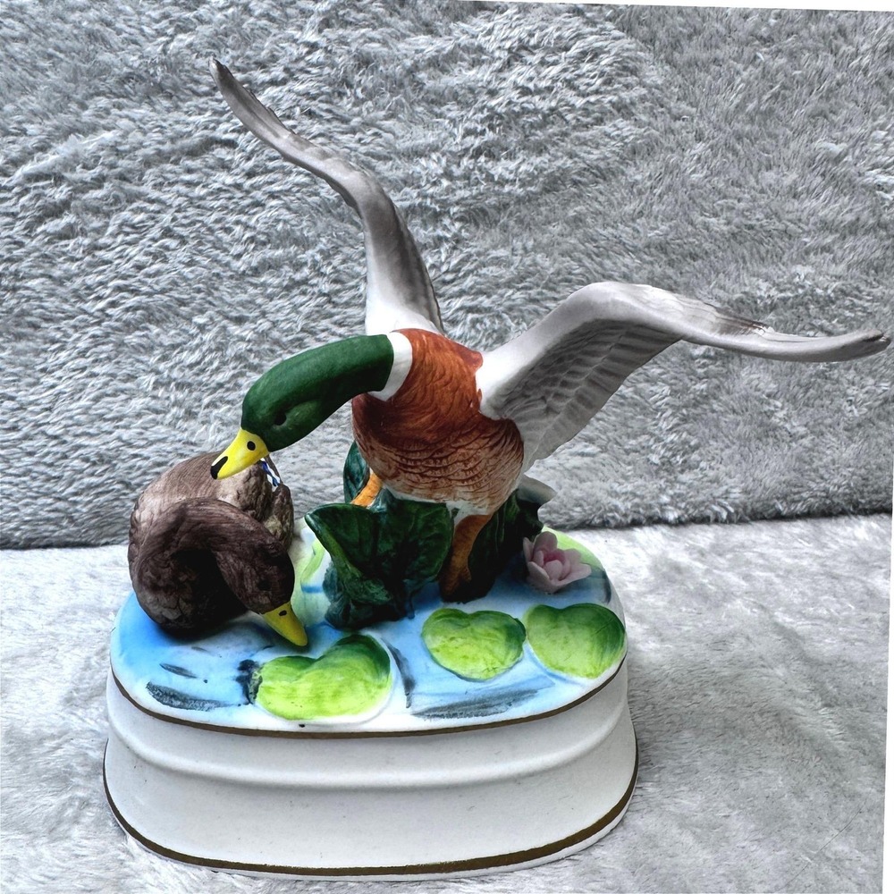 Towle Fine‎ Porcelain Mallard Ducks Music Box Figurine Pond Vintage - Born Free